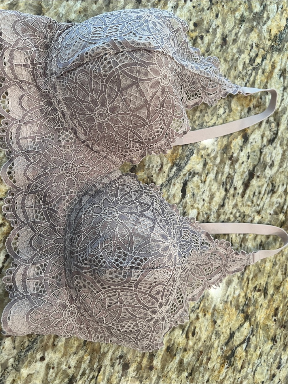 NWOT Maidenform Lace Bralette in Mauve Pink